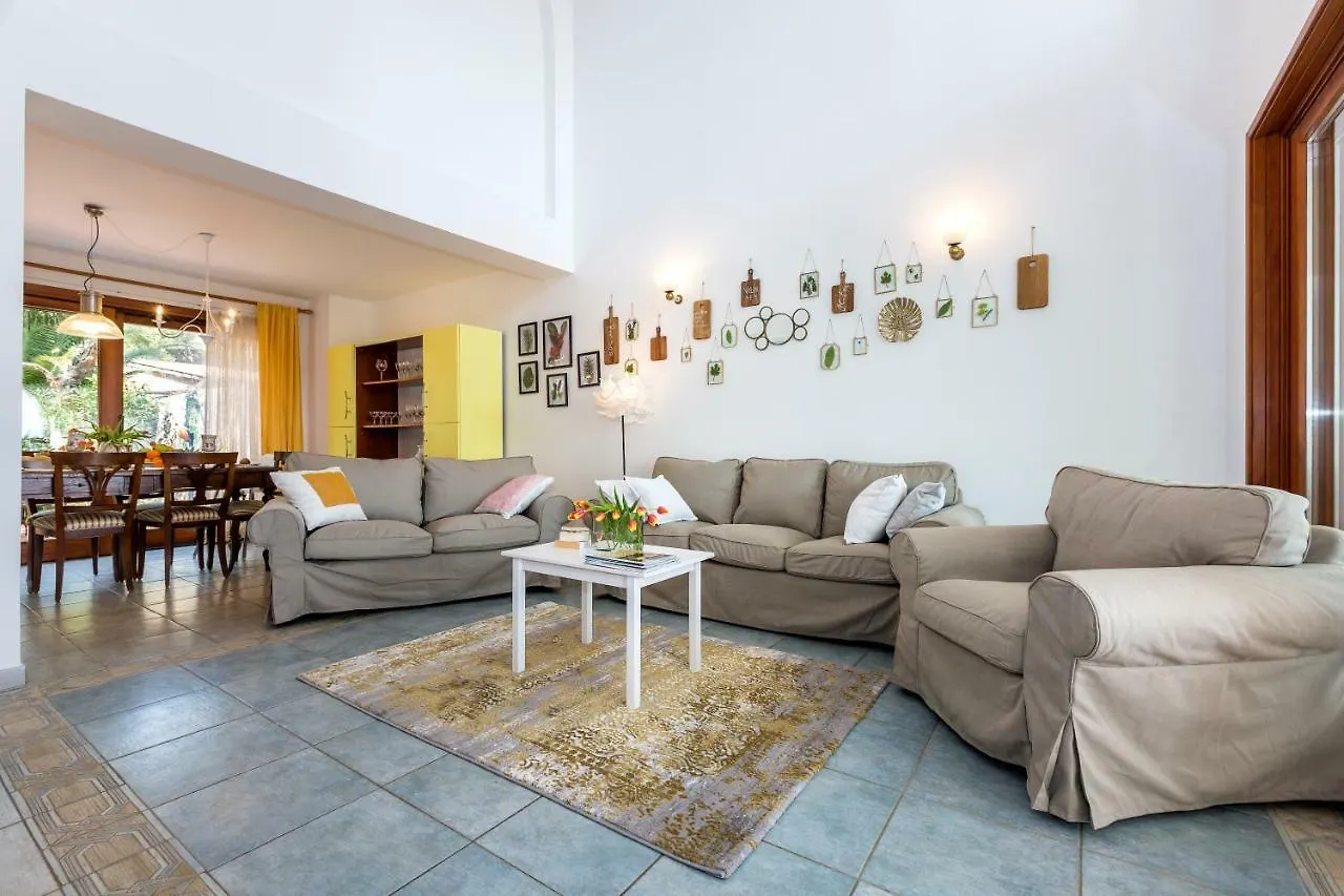 וולי לוסיניי Villa Alma
