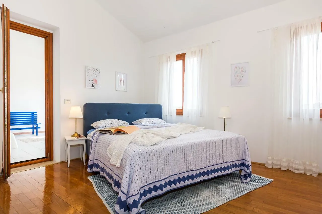 בית הארחה וולי לוסיניי Villa Alma