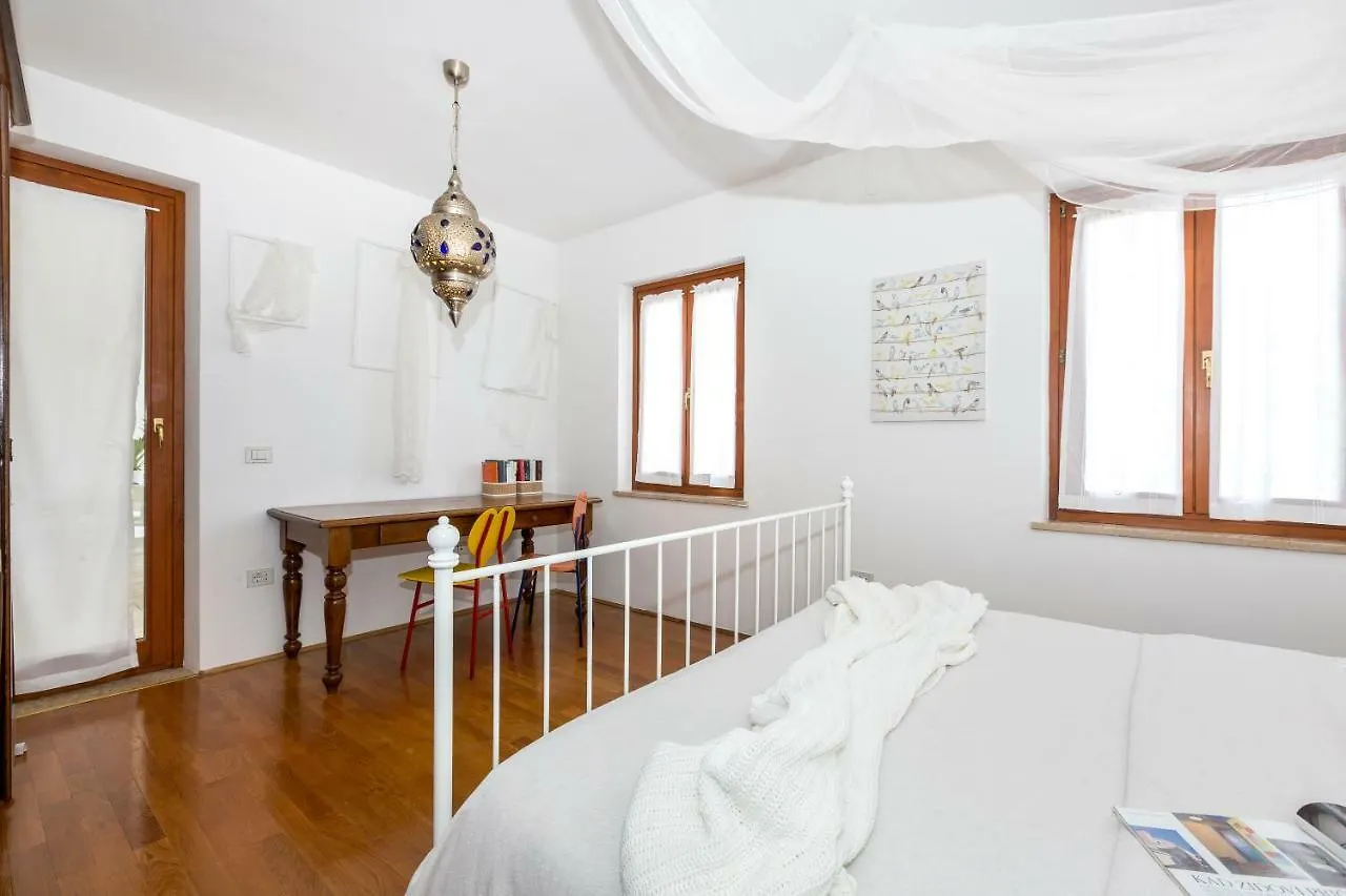 בית הארחה וולי לוסיניי Villa Alma