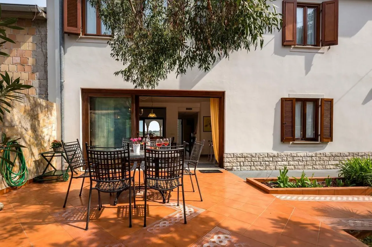 וולי לוסיניי Villa Alma בית הארחה